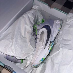Zoom Freak 4 ‘White Oxygen Purple’